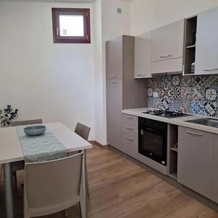 Modern Renovated Apt In Center アパート シクリ